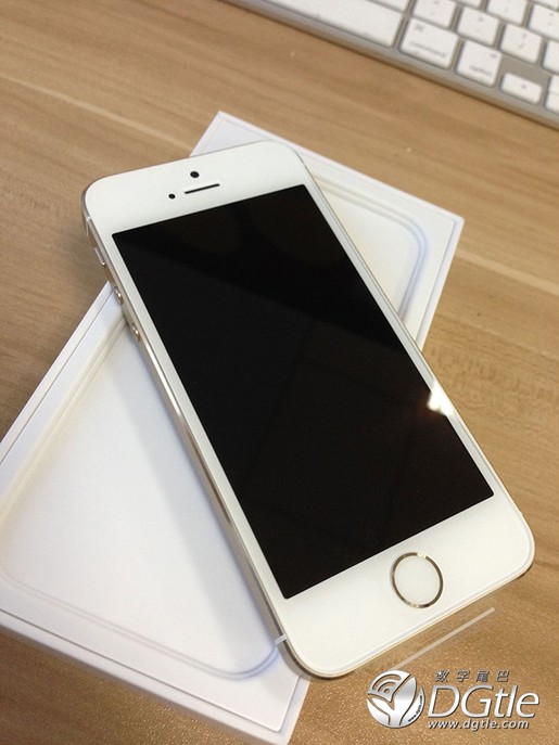 Phu kien iPhone - Chiếc hộp đựng màu sắc trên iphone 5s